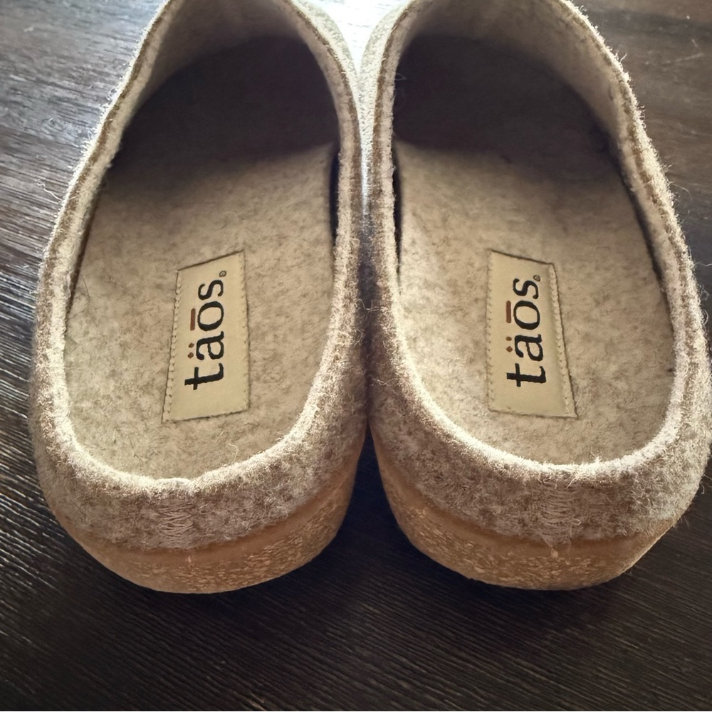 TAOS Women's Woolery Two-Tone Clog Faux Fur Lining 40 Size 9-9.5 - Picture 2 of 9